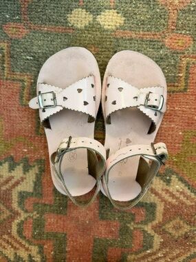 Kids Pink Heart Cutout Buckle Sandals